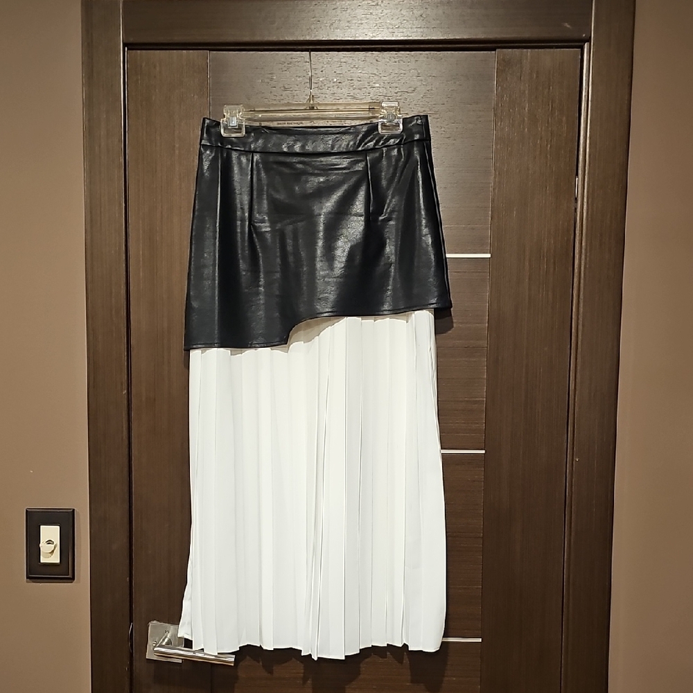 Commense Two-Tone Asymmetrical Faux Leather & Pleated Skirt - Black and White